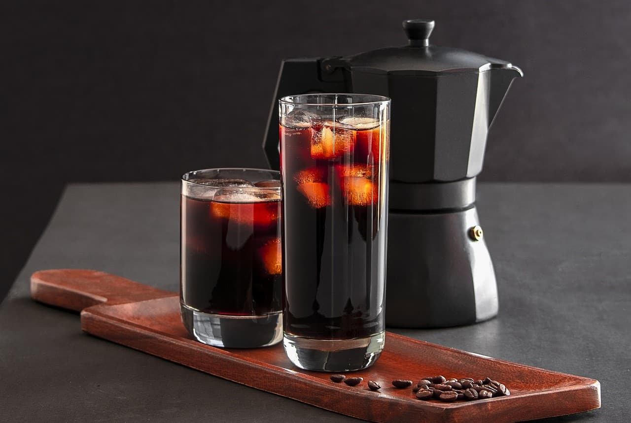 How to Make Iced Americano in 4 Steps (Plus Expert Tips)