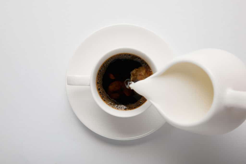 Macchiato Milk staining coffee
